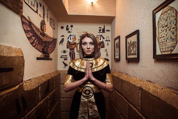 How should I solve puzzles in escape rooms?