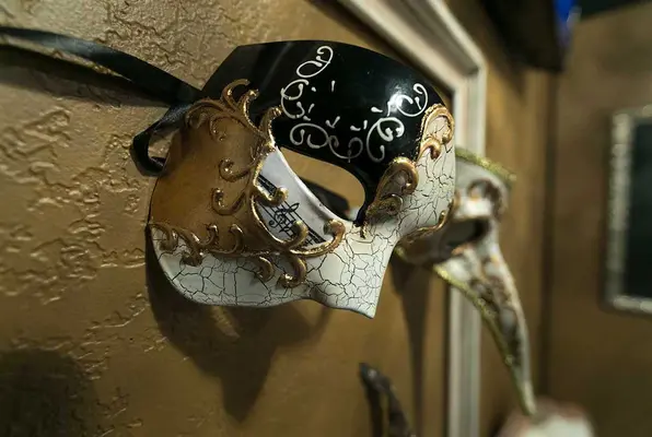 Masquerade Manor (Escape Room 831) Escape Room