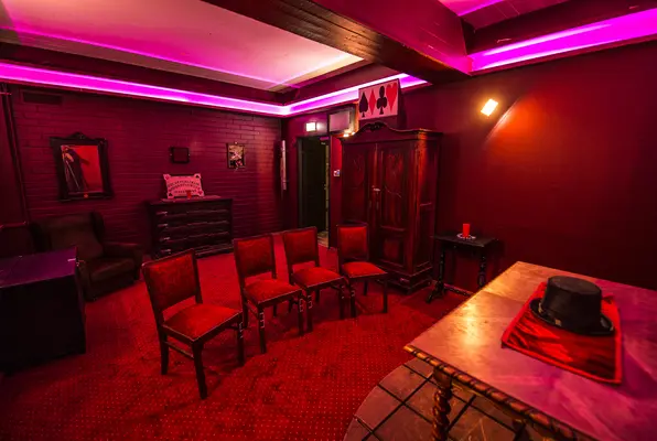 Taikurin Talo (Trap Factory) Escape Room