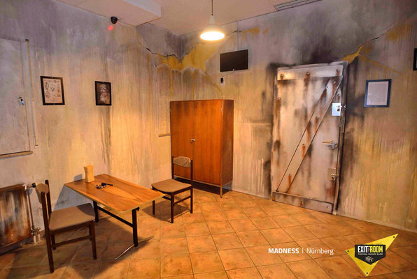 Madness Online (Exit the Room) Escape Room