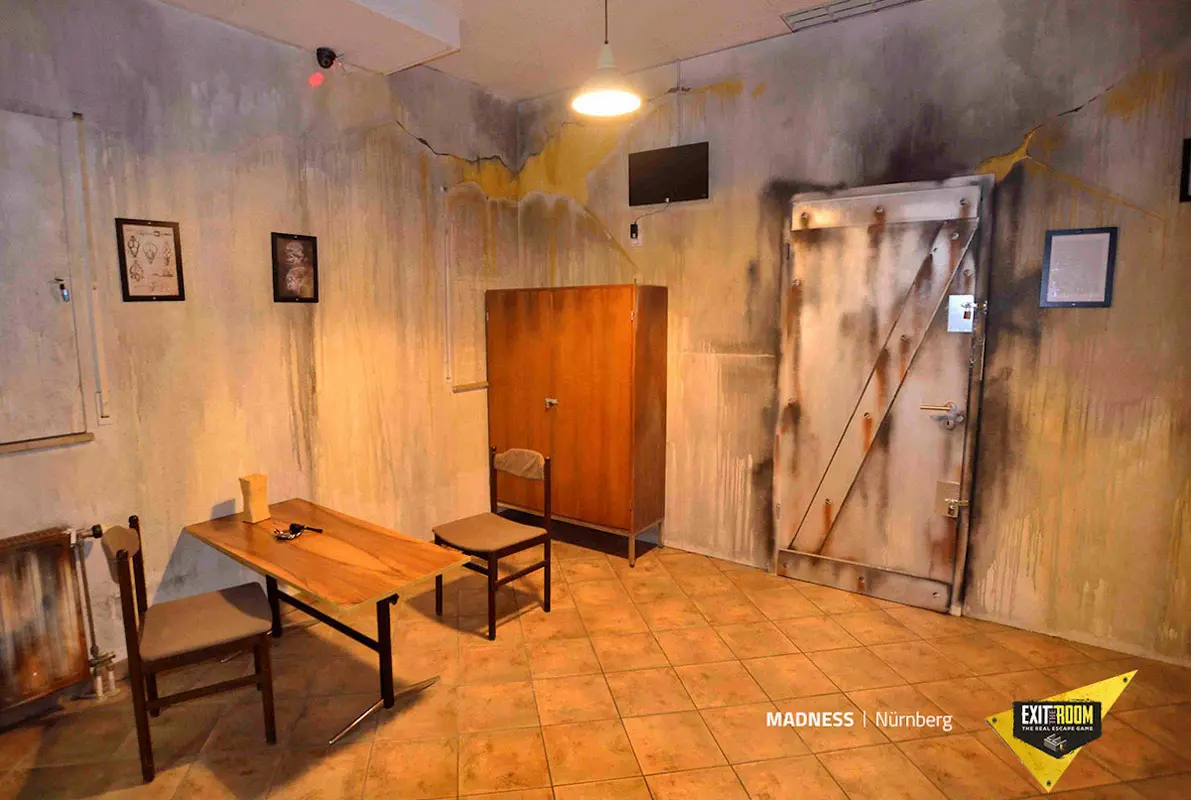 Madness Online (Exit the Room) Escape Room