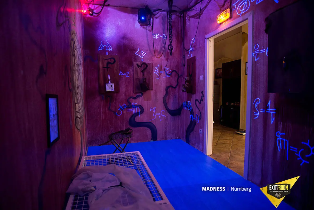 Madness Online (Exit the Room) Escape Room