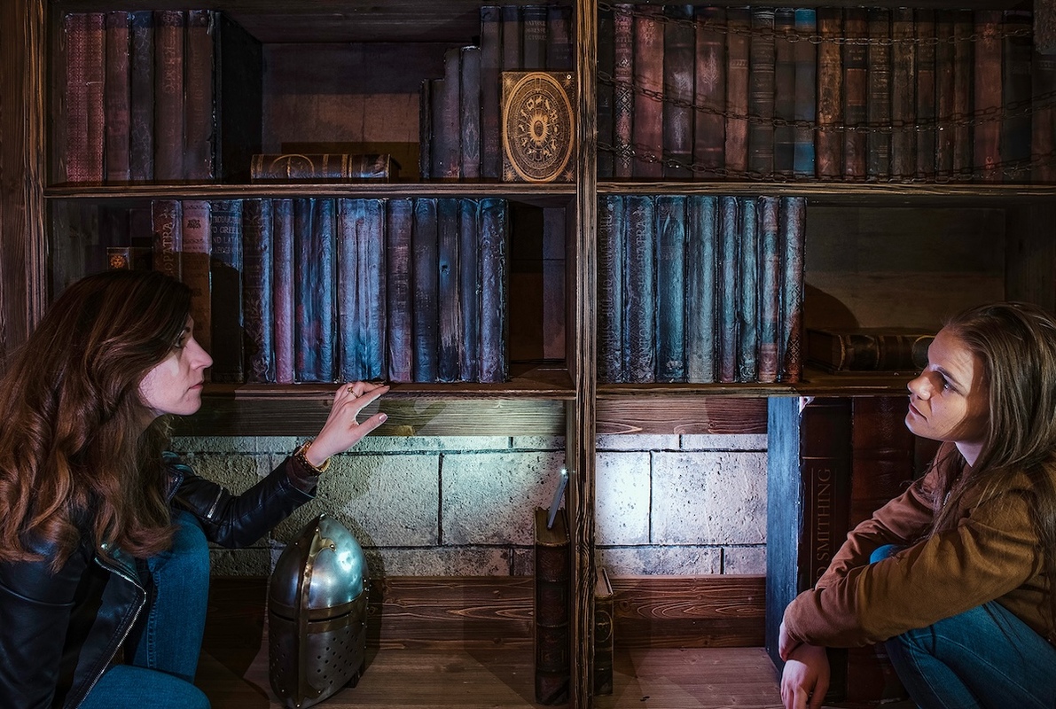 A trón (MystIQueRoom) Escape Room