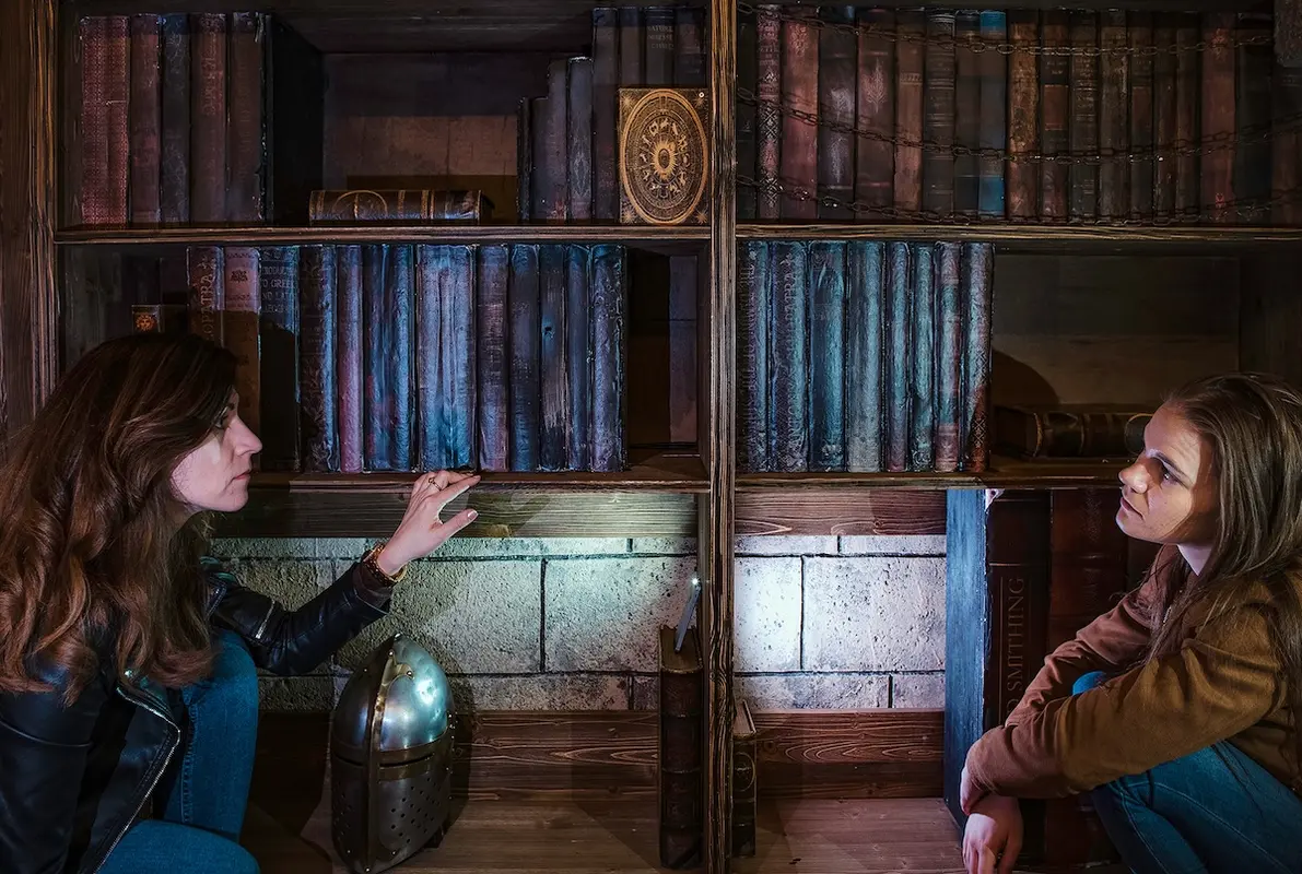 A trón (MystIQueRoom) Escape Room