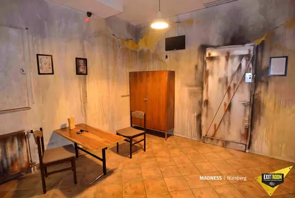 Madness Online (Exit the Room) Escape Room