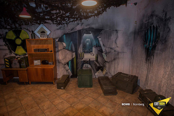 Bomb Online (Exit the Room) Escape Room