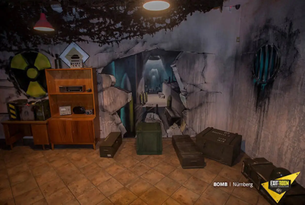 Bomb Online (Exit the Room) Escape Room