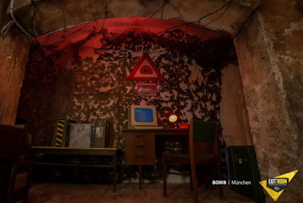 Bomb Online (Exit the Room) Escape Room