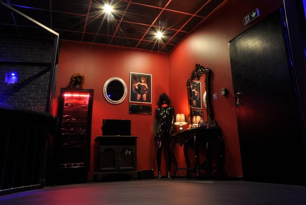 Sex Room (Black Cat) Escape Room