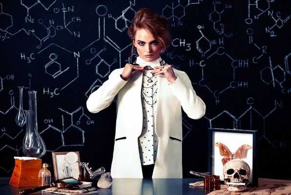Crazy Lab (Break the Code) Escape Room