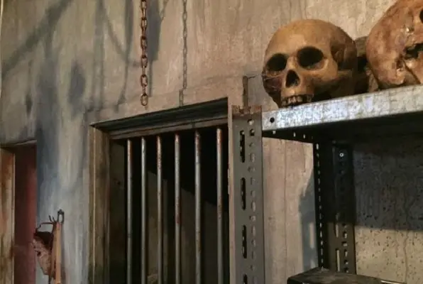 Thirst for Murder (Smarty Pantz) Escape Room