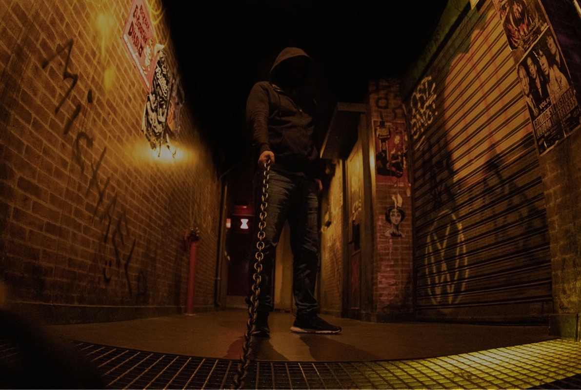 Experiencia Negra: El Loco del Callejón