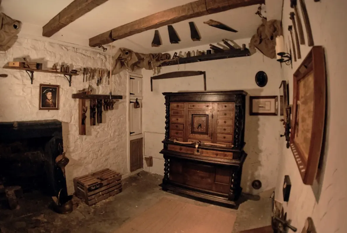 The Deacon's Cabinet (Escape the Past) Escape Room
