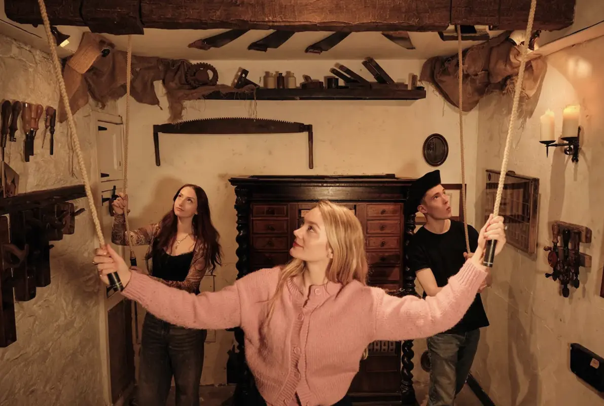The Deacon's Cabinet (Escape the Past) Escape Room