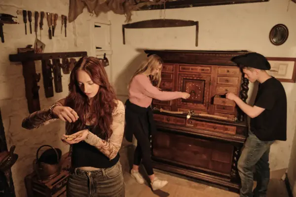 The Deacon's Cabinet (Escape the Past) Escape Room