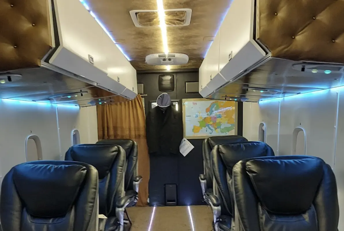 Plane E$capade!