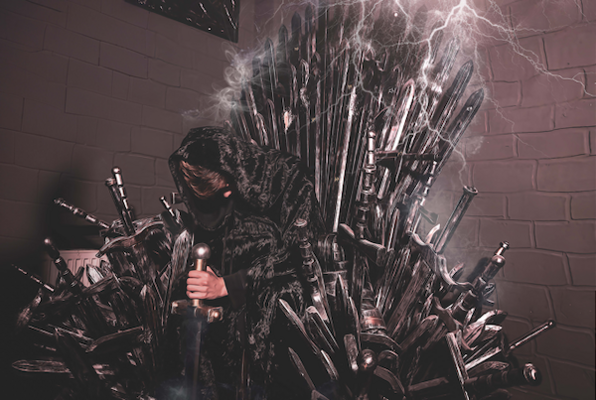 Escape of Thrones (Black Room) Escape Room