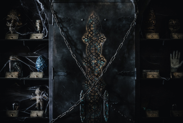 Harry's letzte Verteidigung (Black Room) Escape Room