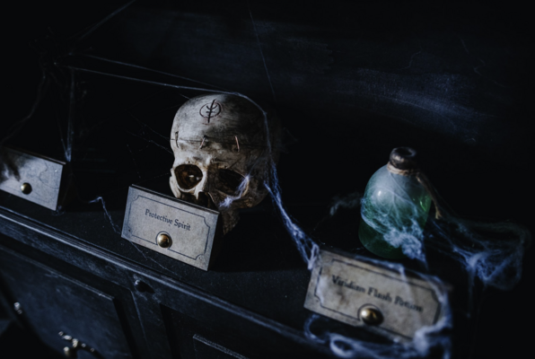 Harry's letzte Verteidigung (Black Room) Escape Room
