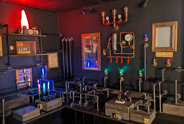 Looking Glass (Hall of Shadows Mystery Games) Escape Room