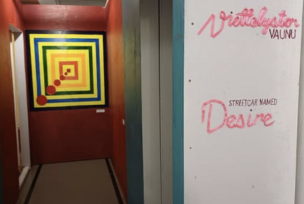 Vangitseva taidenäyttely (Huone Room Escape) Escape Room