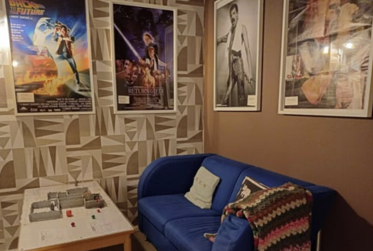 Villeä odottaessa (Huone Room Escape) Escape Room