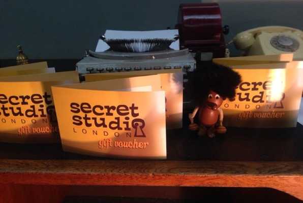 Secret Studio (Secret Studio) Escape Room