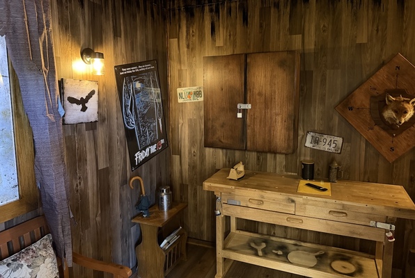 Stabbin Cabin (404 Escape Room) Escape Room