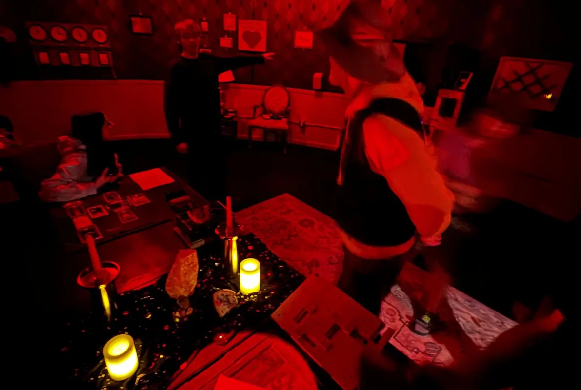 The Restless Spirit of Abigail Rose (Choice Escapes) Escape Room
