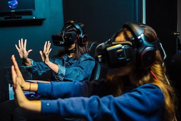 VR Cosmos Game (Maze Rooms) Escape Room