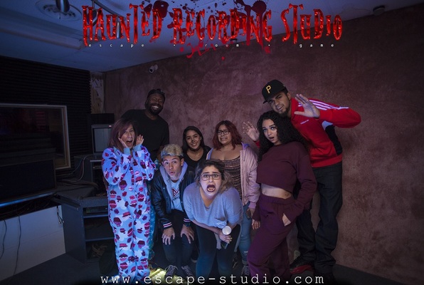 Haunted Recording Studio (Escape Room Games) Escape Room