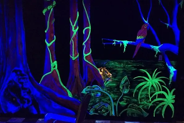 Glow in the Jungle (House of Clues) Escape Room