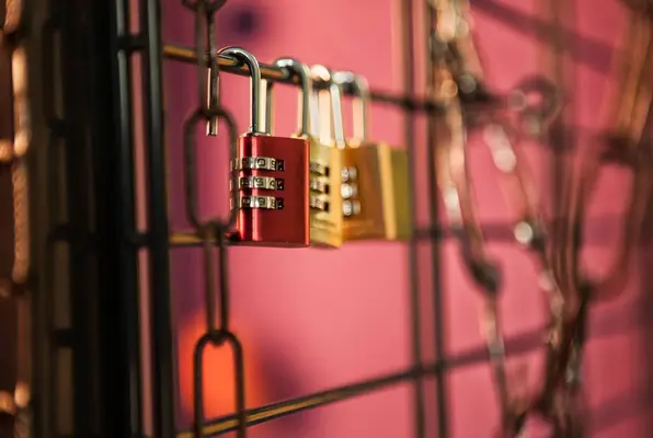 Das geheime Fenster (AdventureRooms) Escape Room