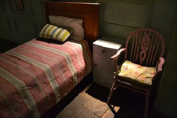 Room 1867 (Escape Hays) Escape Room
