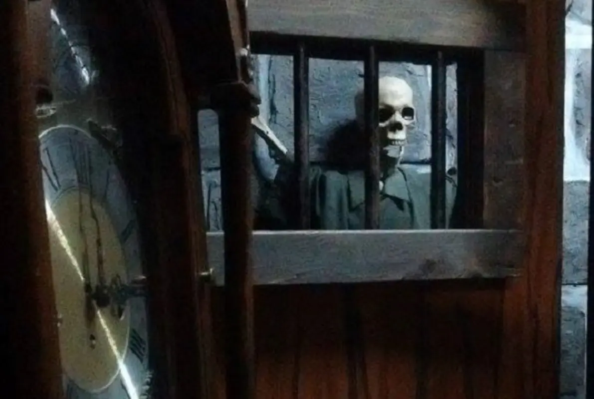 Dead by Dusk: Escape from Castle Dracula (Escape Empire LLC) Escape Room