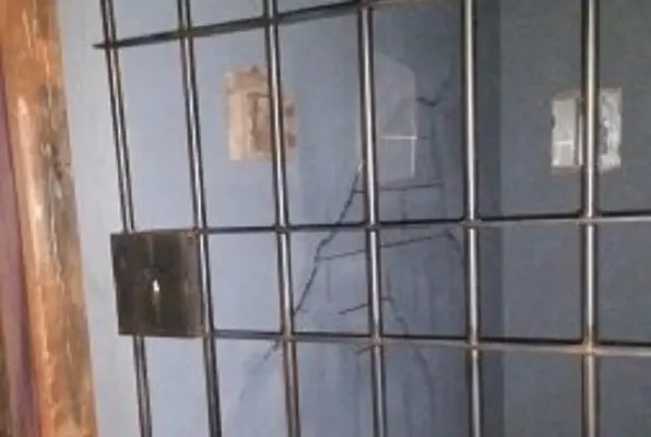 Hole in the Wall (Hint Hunter Puzzle Rooms) Escape Room