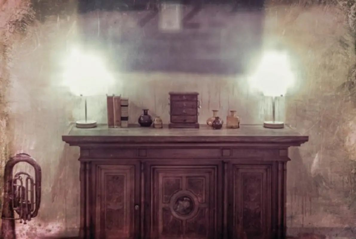 Save M. Holmes!