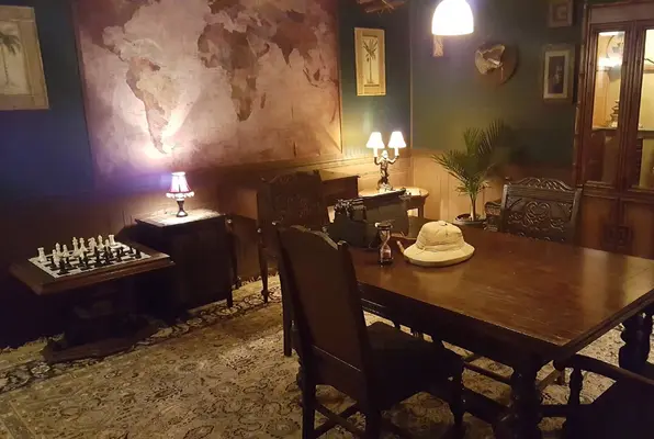 The Explorers' Club (Escape2Win) Escape Room