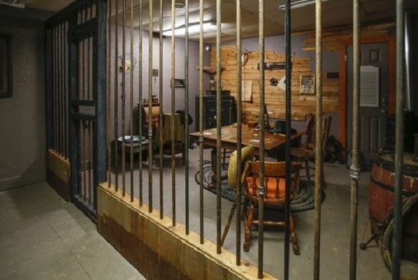 Outlaw: Jailbreak (What The Lock?) Escape Room