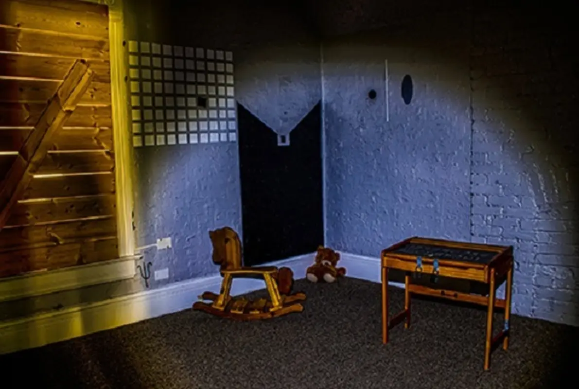 The Dark Room (ROOM 5280) Escape Room