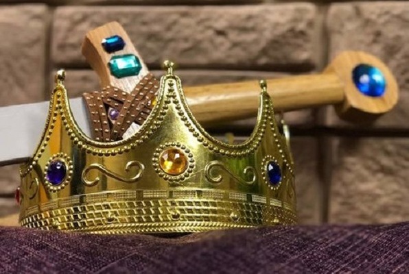 Quest for the Crown (Exit 2 Escape) Escape Room
