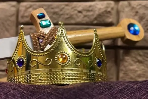 Quest for the Crown (Exit 2 Escape) Escape Room