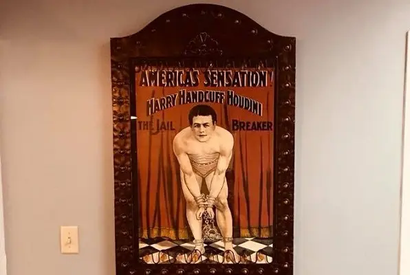 Becoming Houdini (I-20 Escape) Escape Room