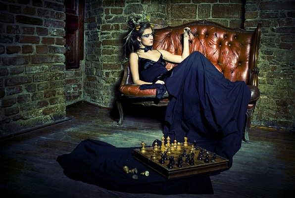The Black Queen (AdventureRooms) Escape Room