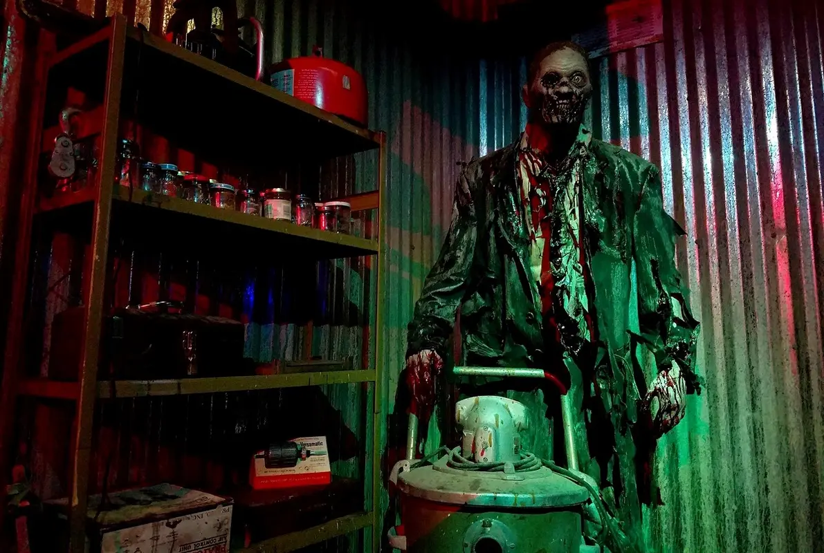 Escape a Zombie Apocalypse