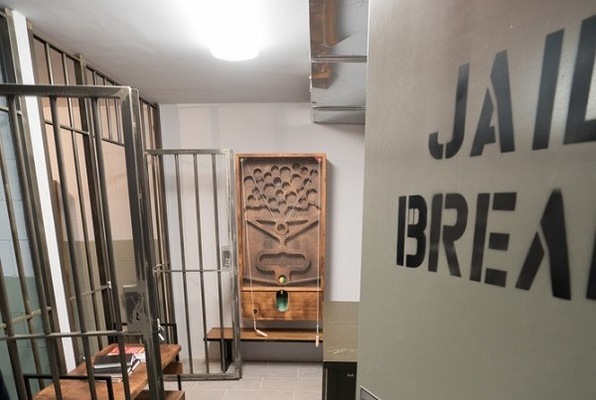 Jailbreak (PanIQ Escape Room) Escape Room