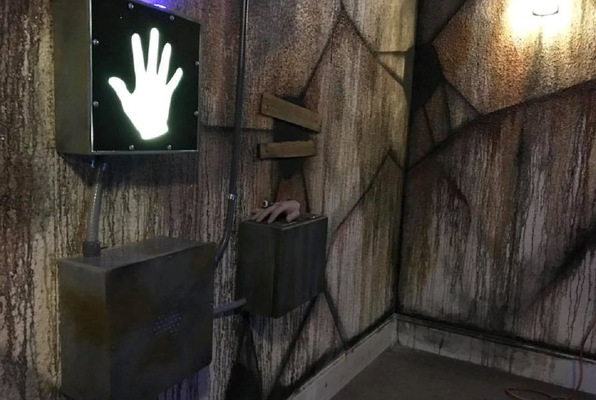 Bombsquad: It's All Wired! (Xscape Escape Room Attraction) Escape Room