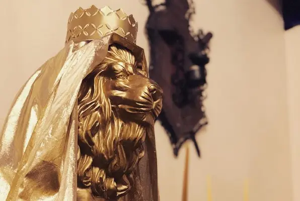 The Quest for the Throne (Lock'Em Up Escape Rooms) Escape Room