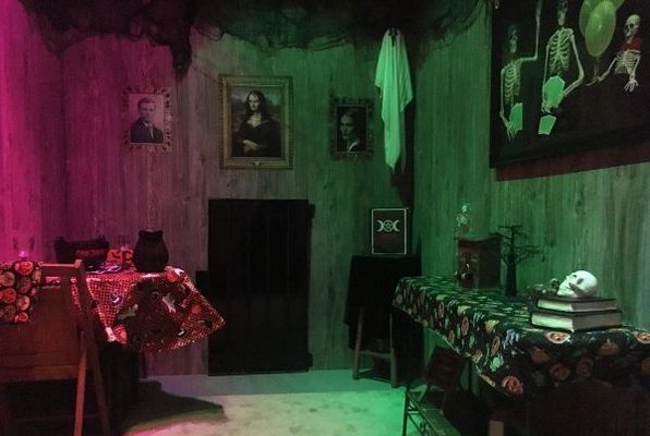 Hansel and Gretel Meet the Witch (Challenge Accepted) Escape Room
